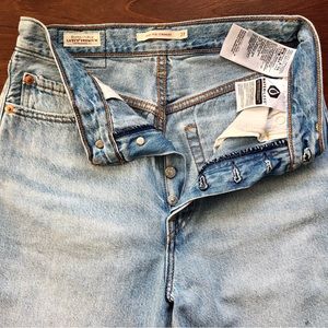 Levi’s Stonewash Ribcage Straights